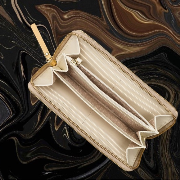 Kate Spade Metro Spade Jemima
Wristlet / Clutch - Picture 3 of 10